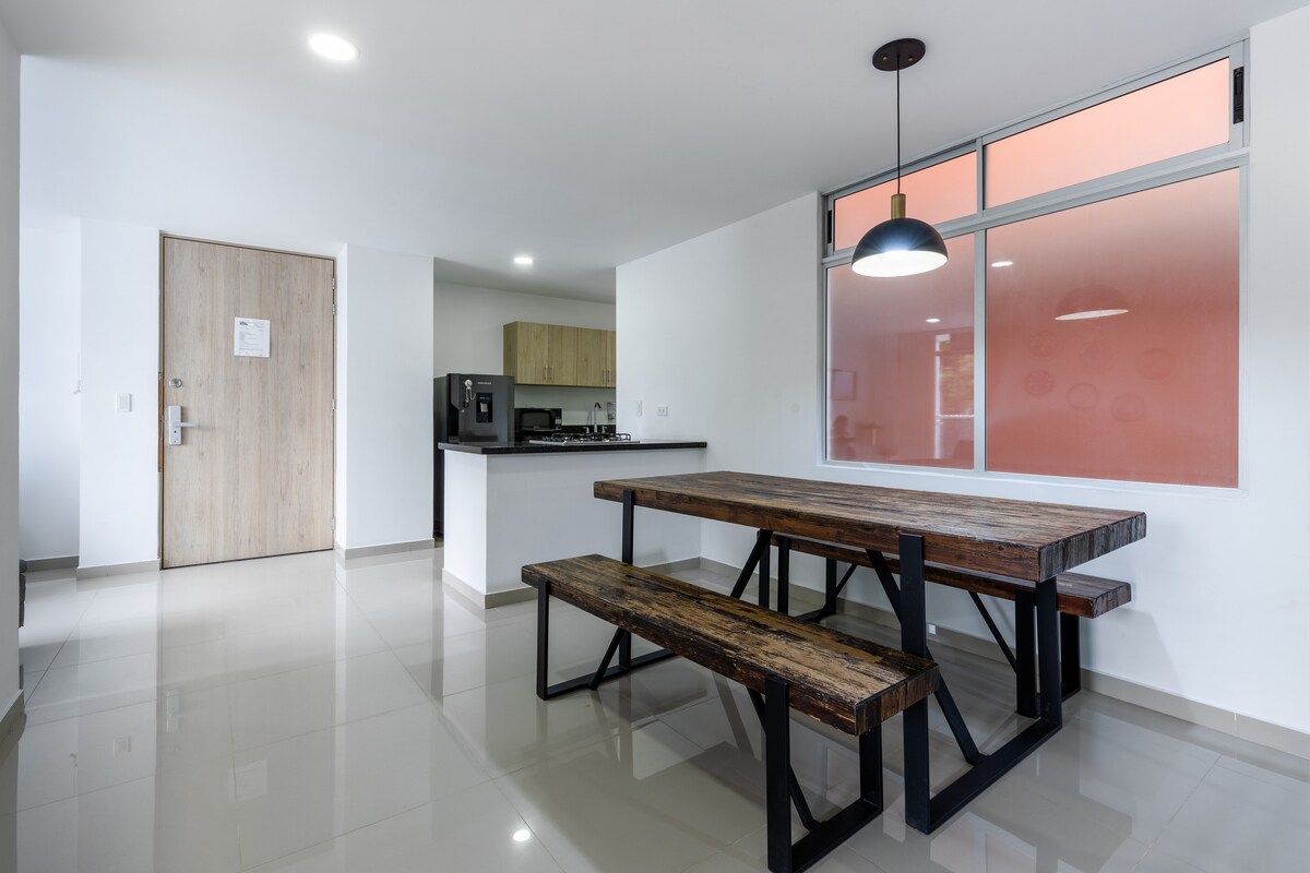 Moderno departamento de 3 dormitorios • Balcón • Estacionamiento • Cerca de Laureles