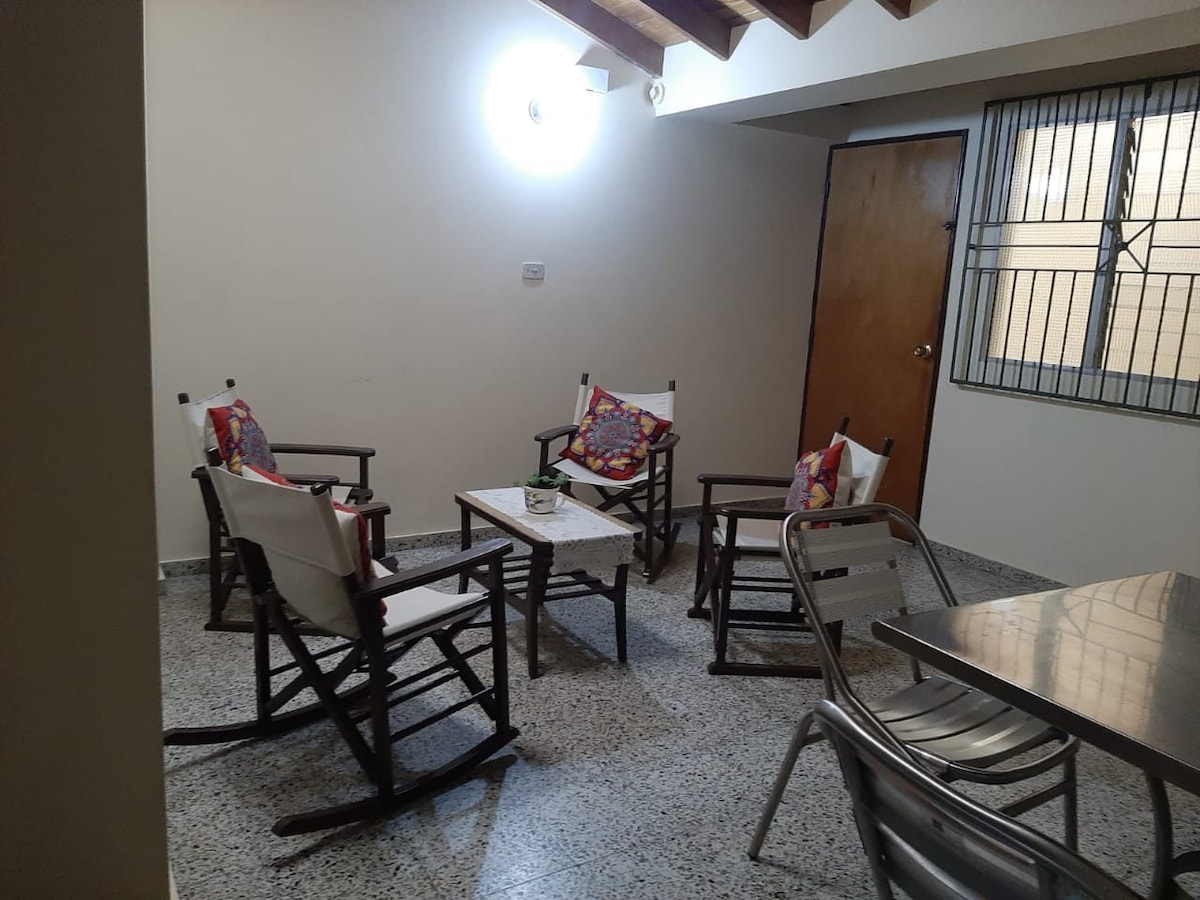 Apartamento céntrico. Terraza. Cerca de todo.