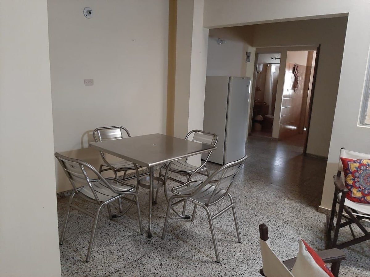 Apartamento céntrico. Terraza. Cerca de todo.