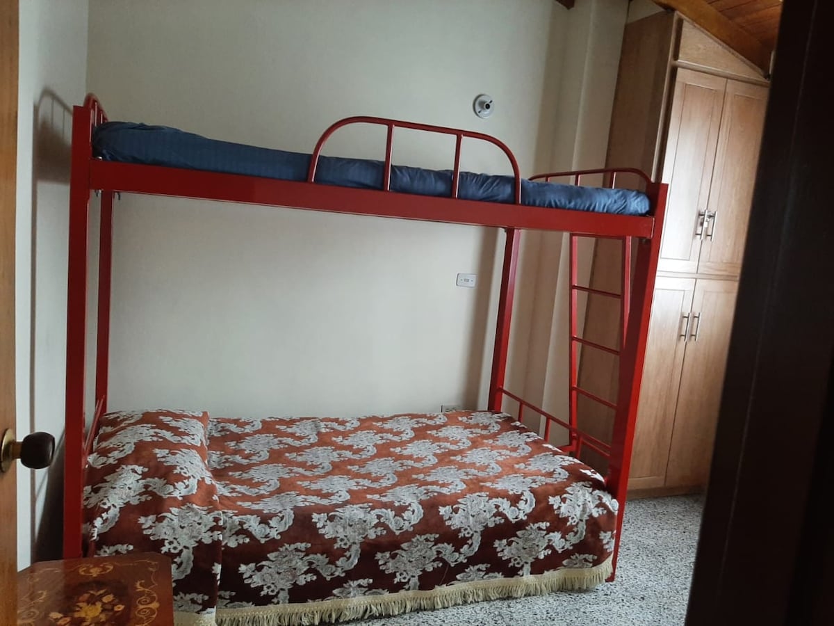 Apartamento céntrico. Terraza. Cerca de todo.