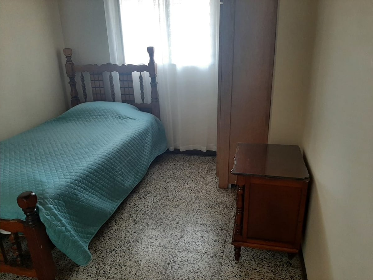 Apartamento céntrico. Terraza. Cerca de todo.