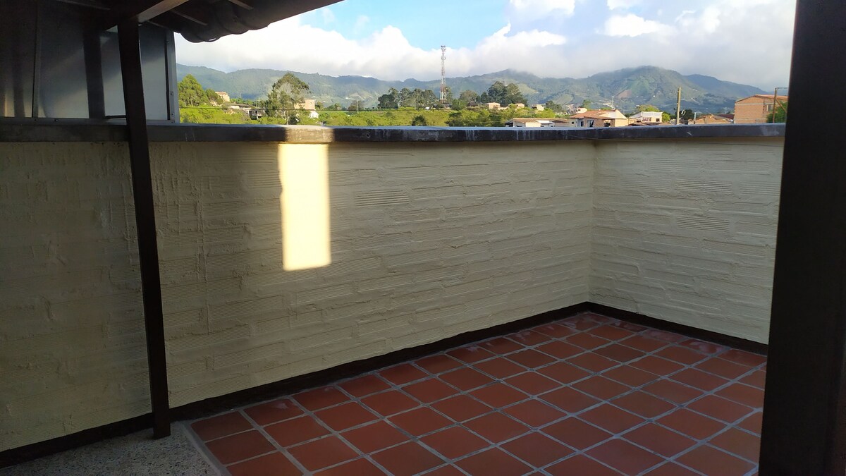 Apartamento céntrico. Terraza. Cerca de todo.