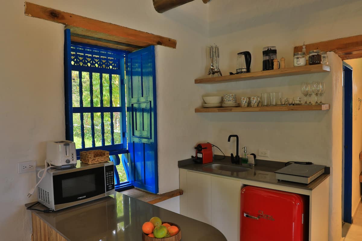 Casita salida al lago y vista a la piedra, Guatape