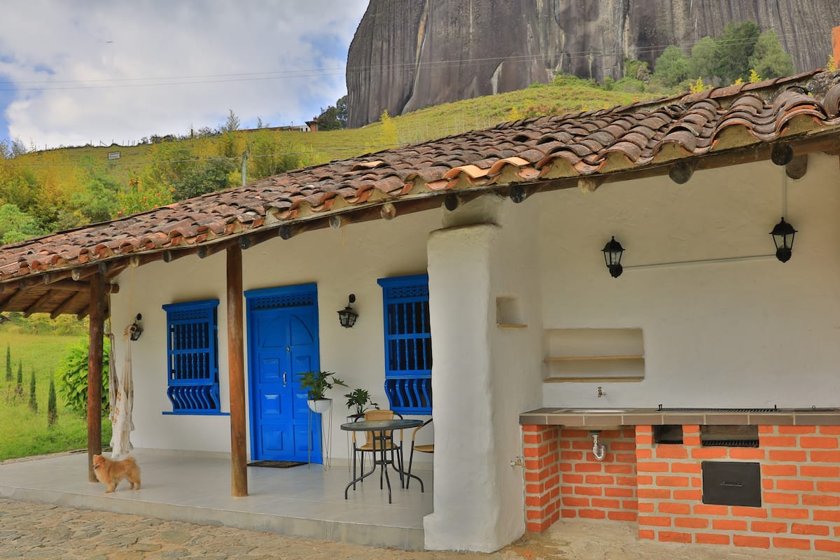 Casita salida al lago y vista a la piedra, Guatape