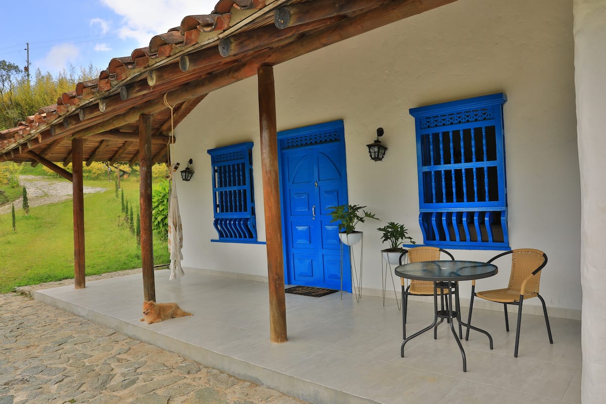 Casita salida al lago y vista a la piedra, Guatape