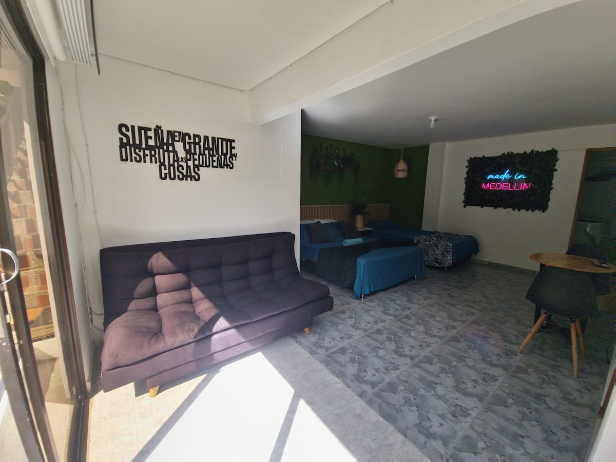 Aparta estudio en la frontera Poblado - Envigado