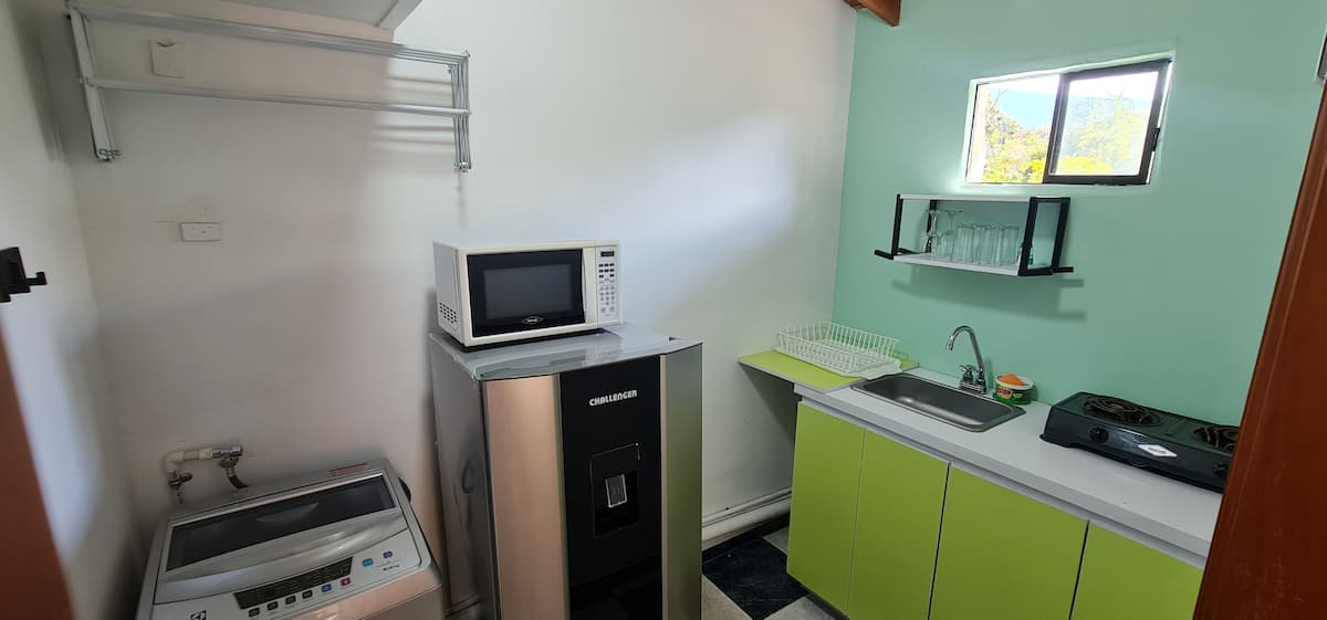 Aparta estudio en la frontera Poblado - Envigado