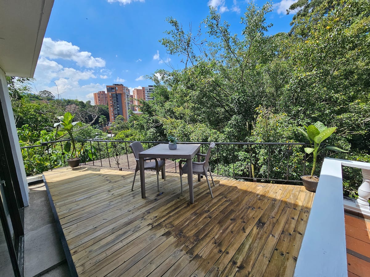 Aparta estudio en la frontera Poblado - Envigado