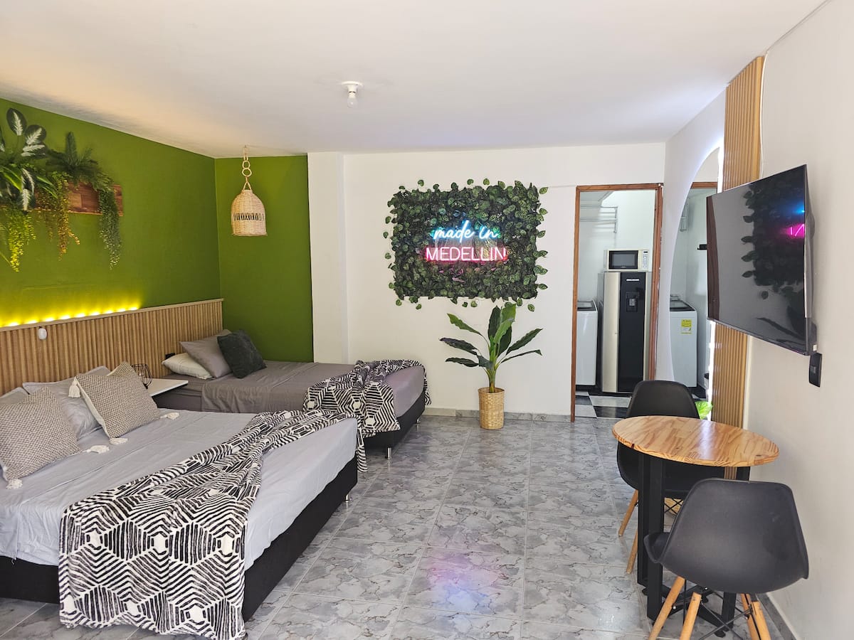 Aparta estudio en la frontera Poblado - Envigado