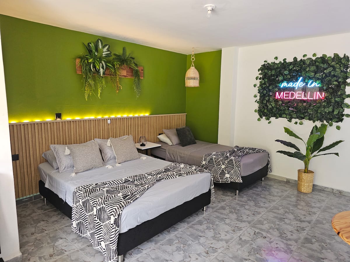 Aparta estudio en la frontera Poblado - Envigado