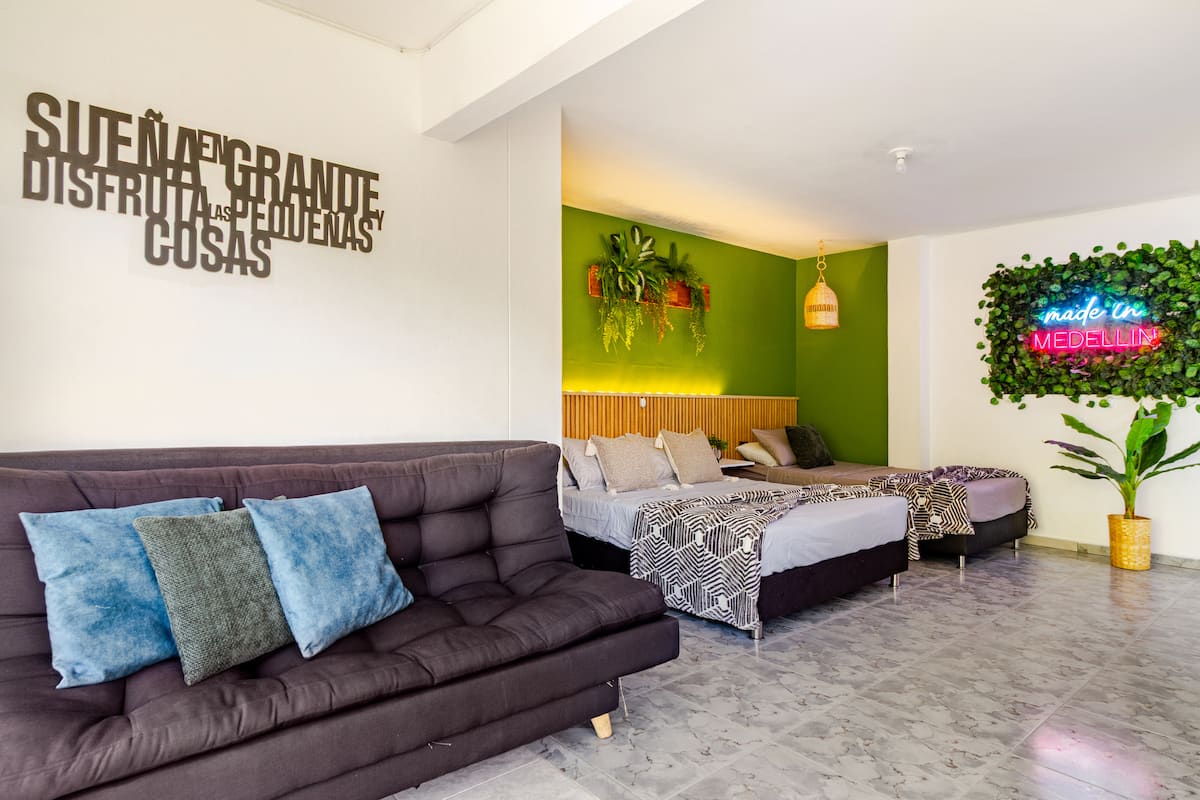 Aparta estudio en la frontera Poblado - Envigado