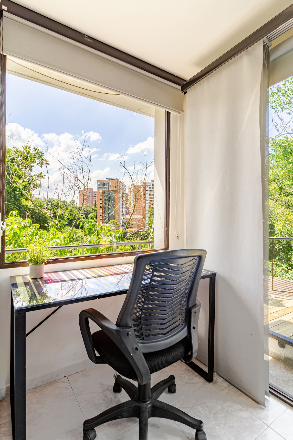 Aparta estudio en la frontera Poblado - Envigado
