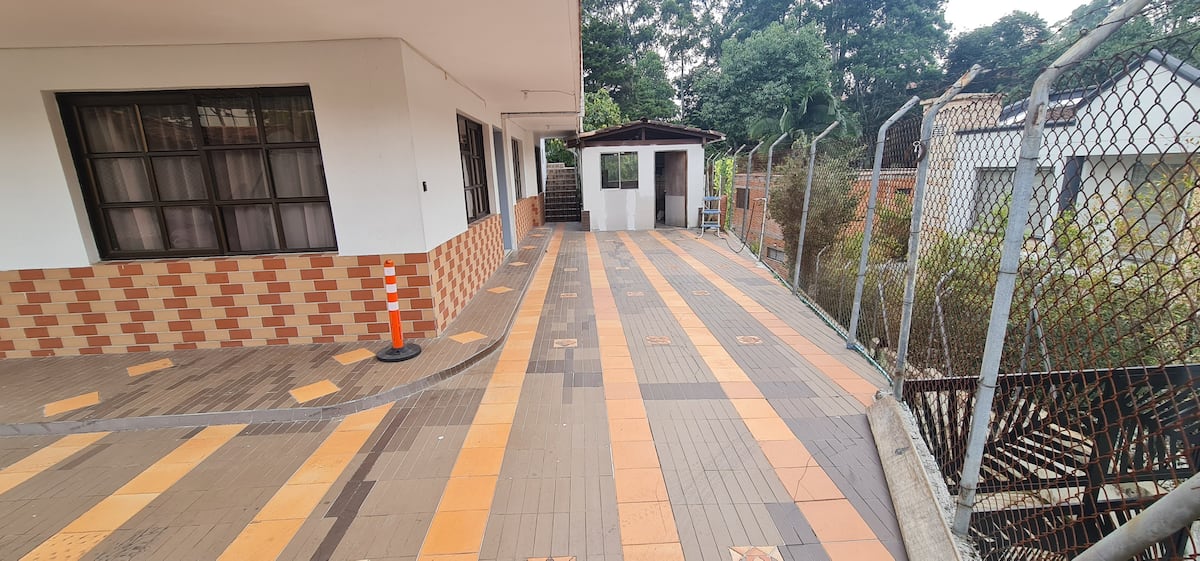 Aparta estudio en la frontera Poblado - Envigado