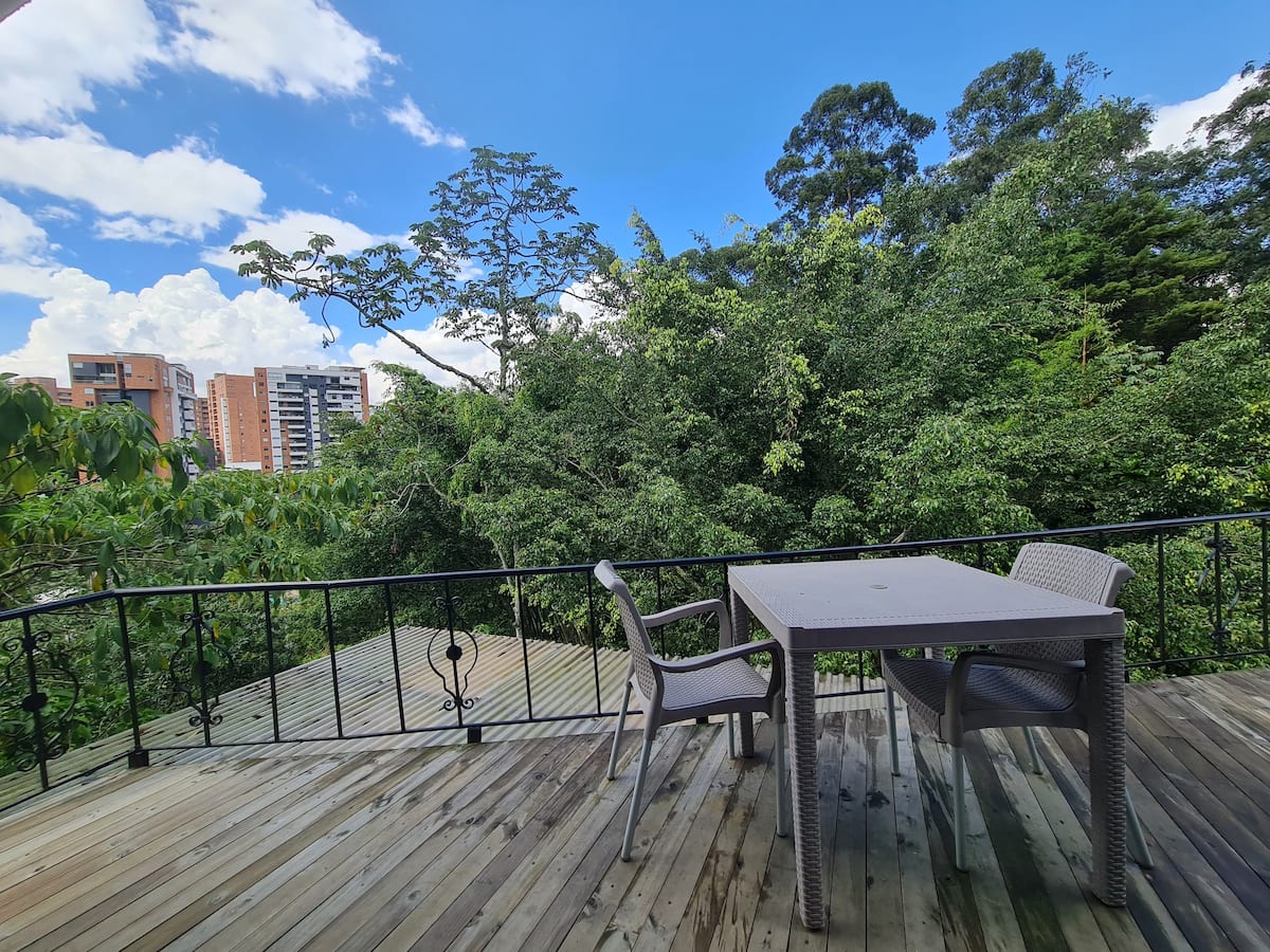 Aparta estudio en la frontera Poblado - Envigado