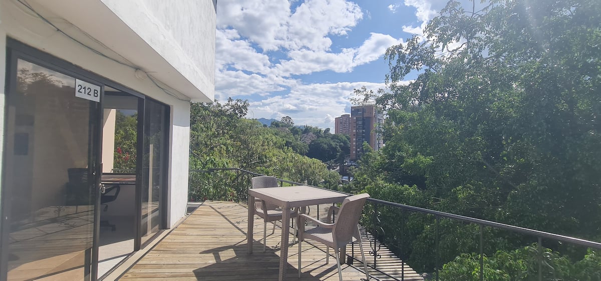 Aparta estudio en la frontera Poblado - Envigado