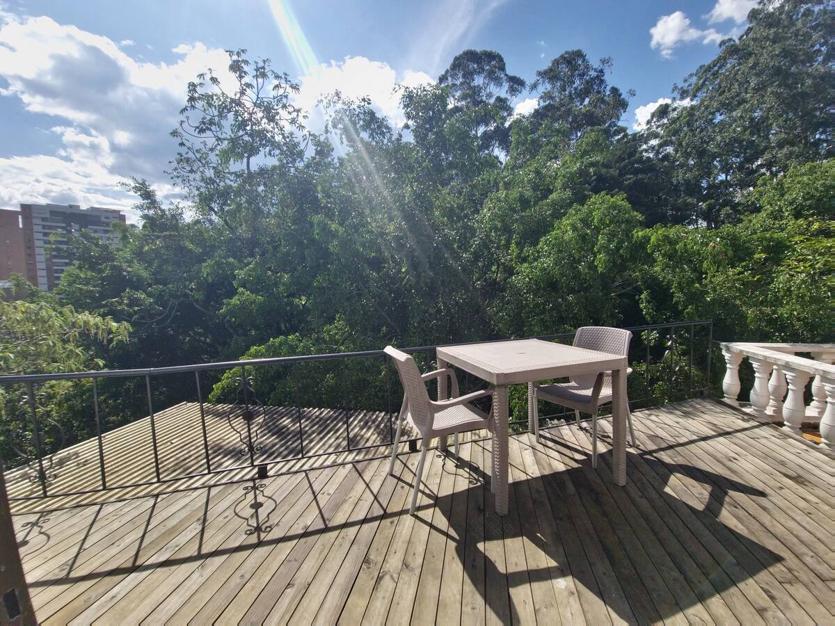 Aparta estudio en la frontera Poblado - Envigado