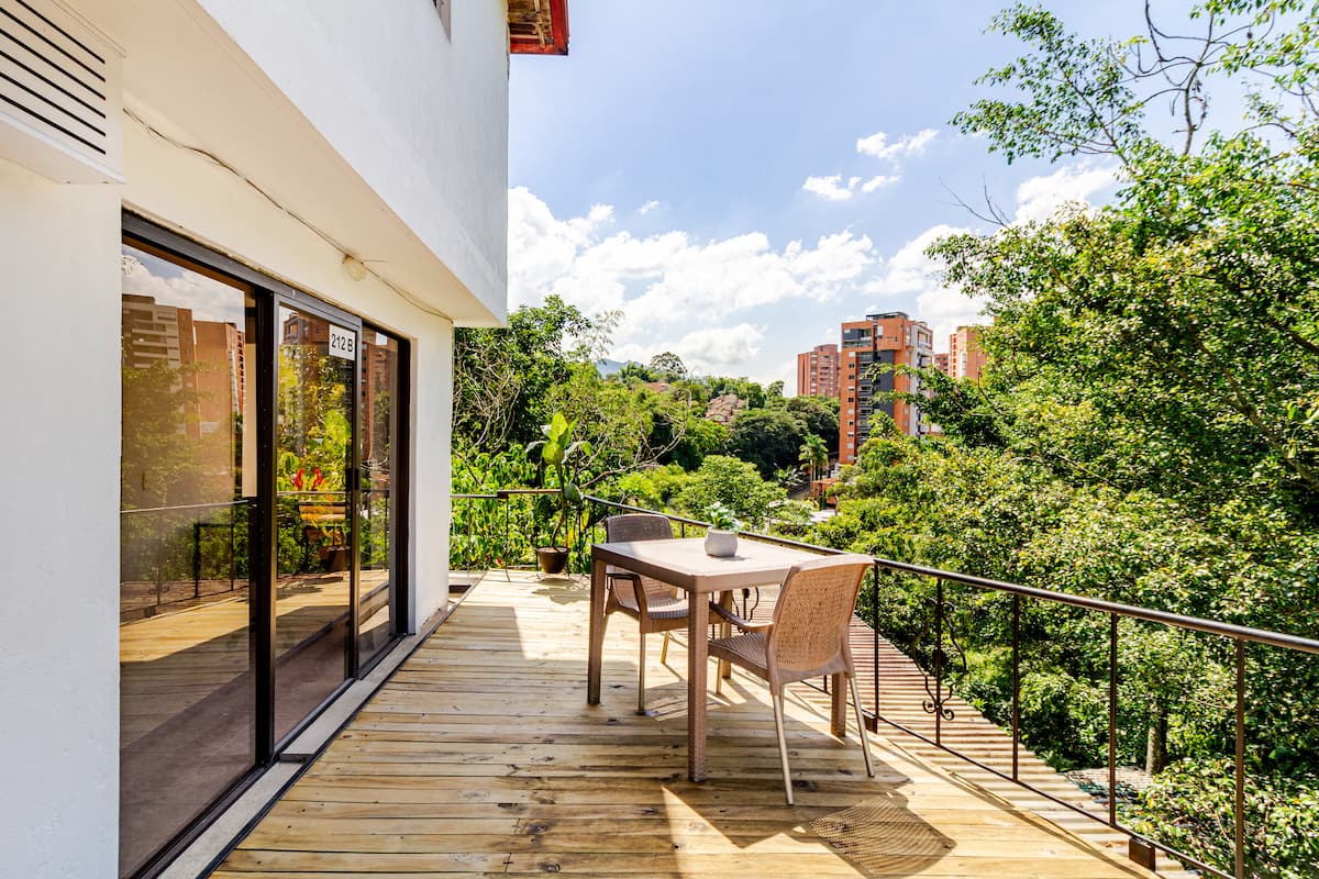 Aparta estudio en la frontera Poblado - Envigado