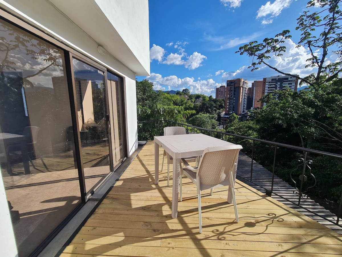 Aparta estudio en la frontera Poblado - Envigado