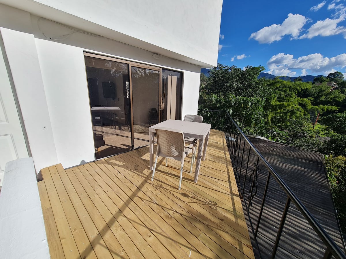 Aparta estudio en la frontera Poblado - Envigado