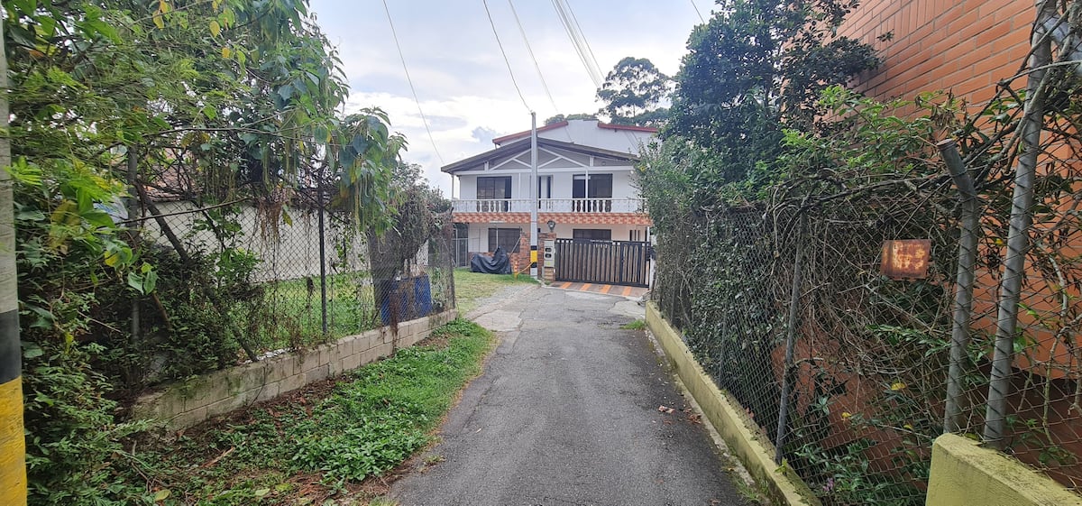 Aparta estudio en la frontera Poblado - Envigado