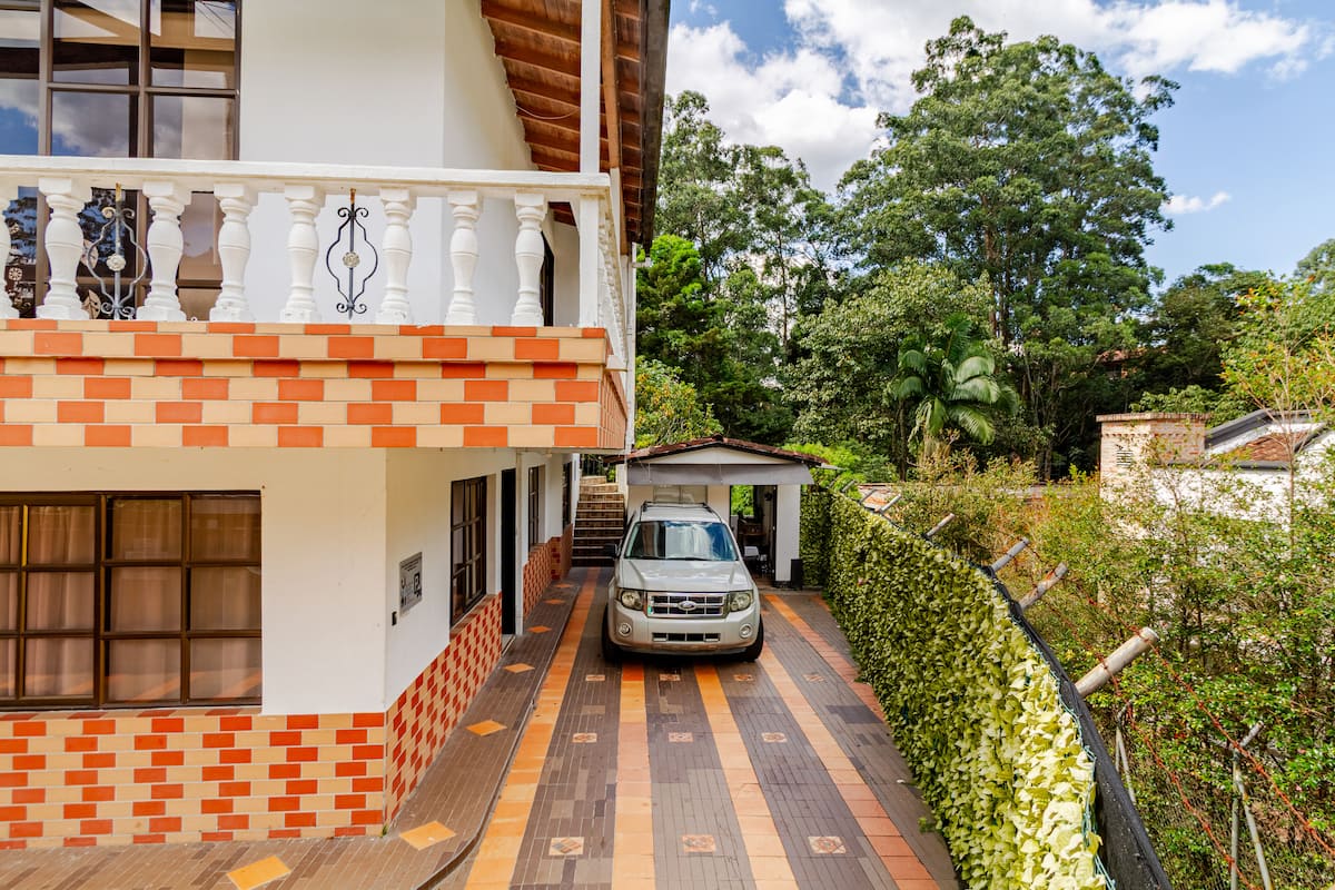 Aparta estudio en la frontera Poblado - Envigado