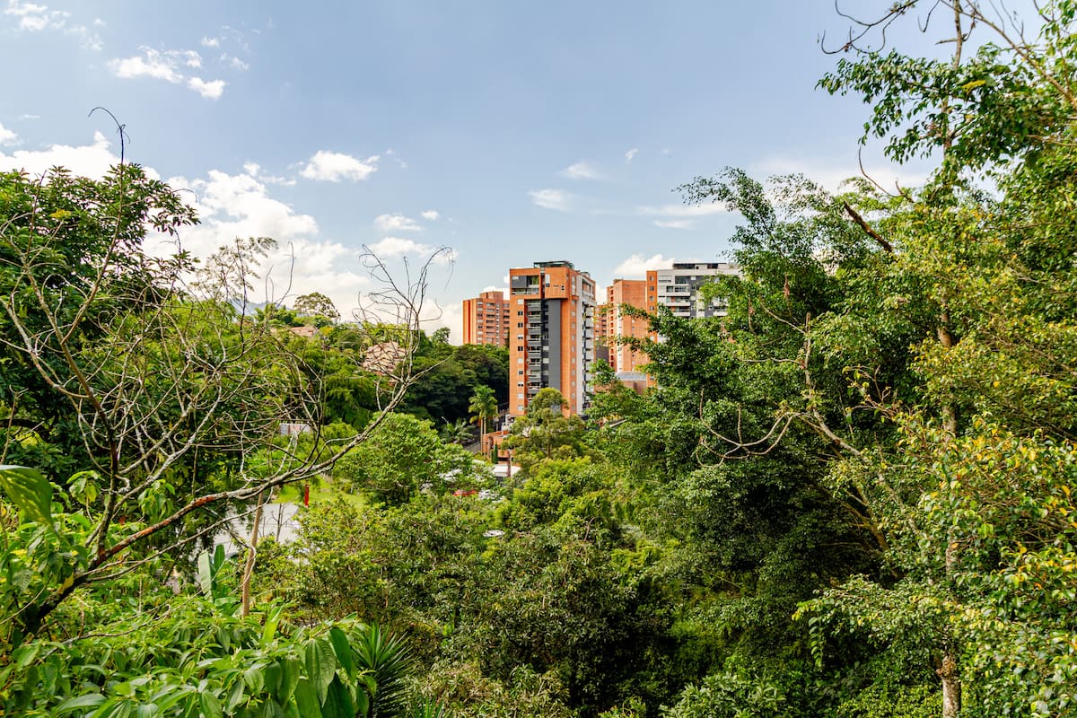 Aparta estudio en la frontera Poblado - Envigado