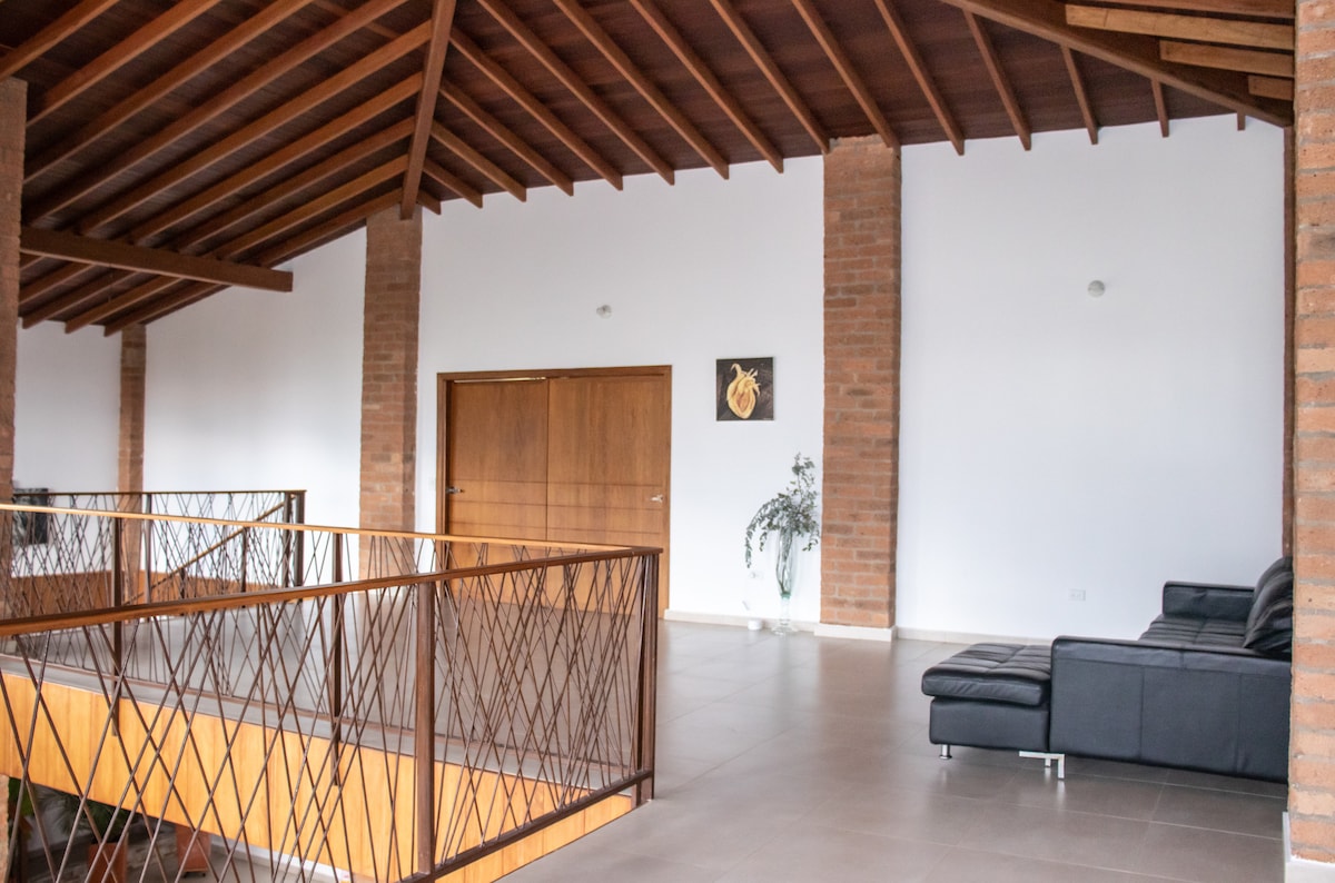 Villa de lujo moderna con vistas al horizonte y jacuzzi privado