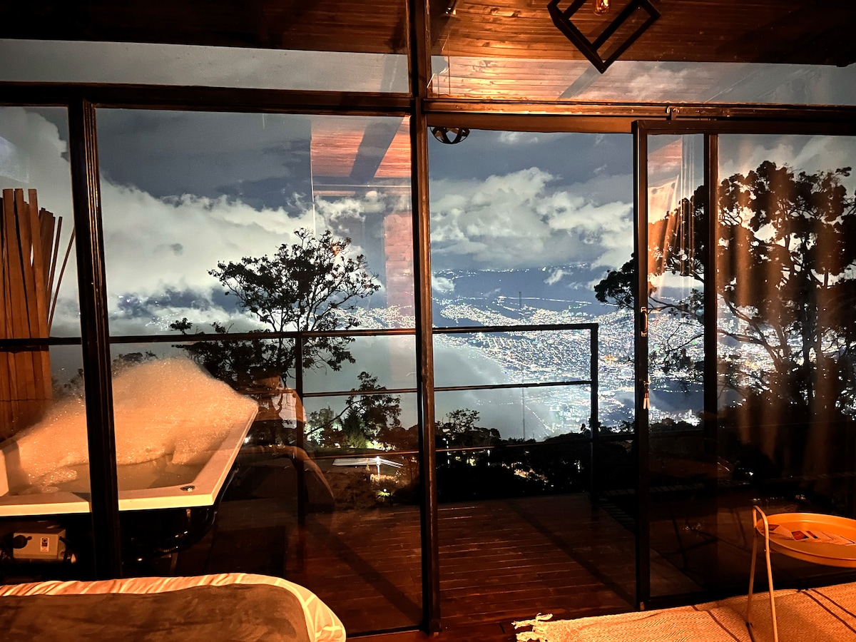 Cabaña privada con jacuzzi y vista a la ciudad