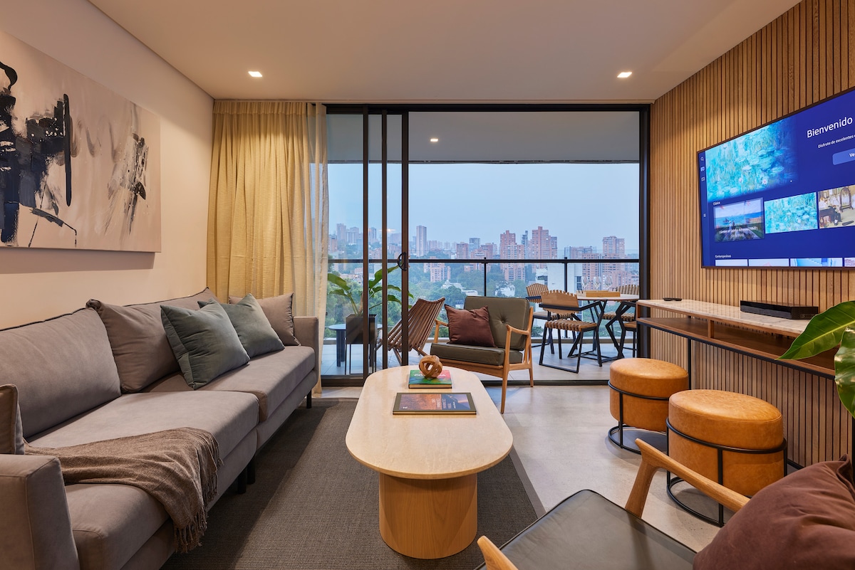 Apto con balcón, jacuzzi y hermosa vista.