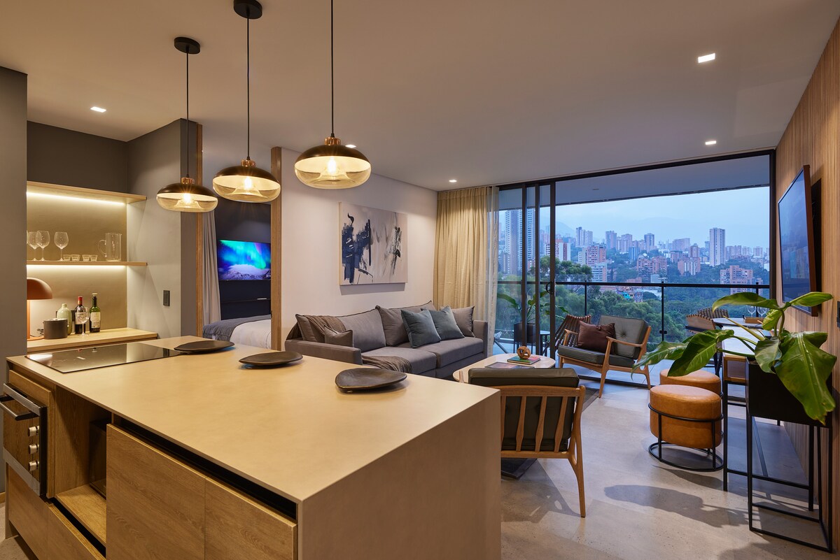 Apto con balcón, jacuzzi y hermosa vista.