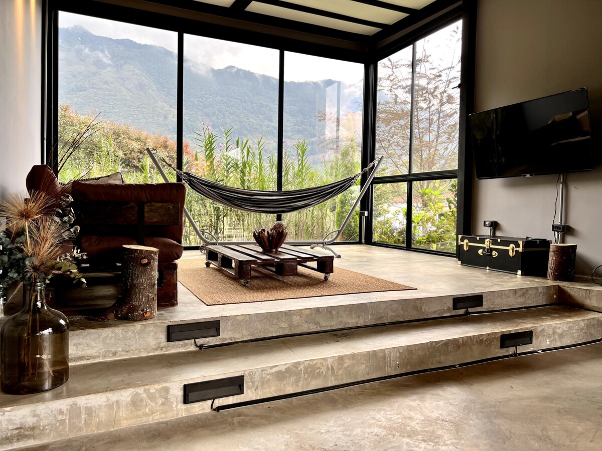 Casa en la colina en Medellín para una pareja