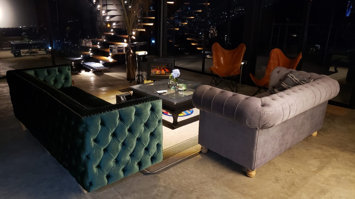 Casa en la colina en Medellín para una pareja