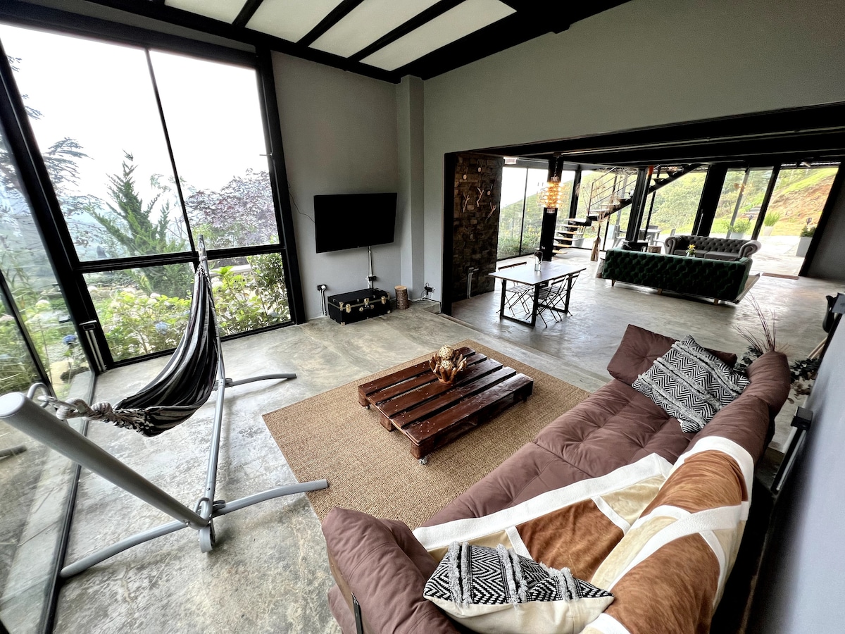 Casa en la colina en Medellín para una pareja