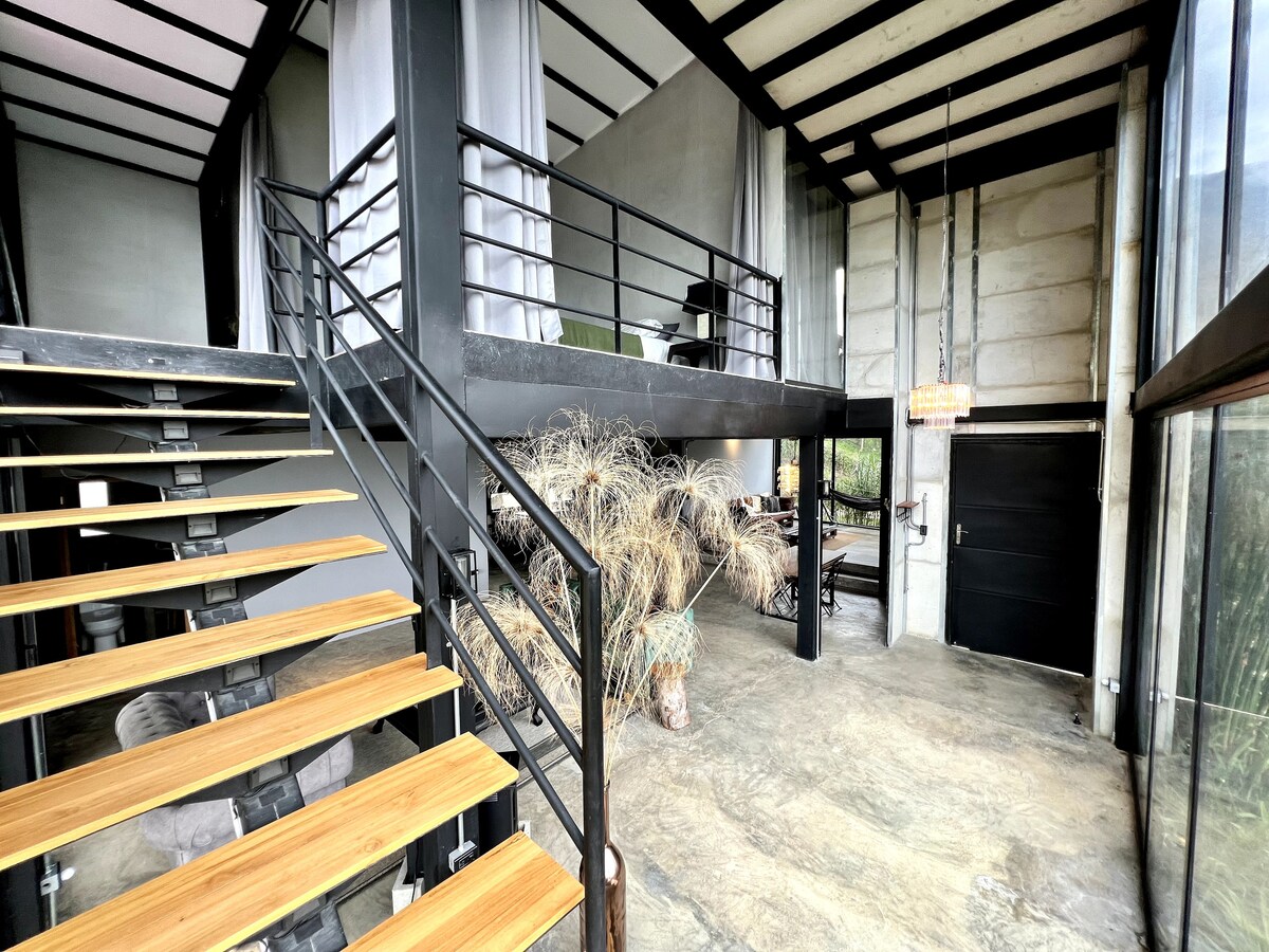 Casa en la colina en Medellín para una pareja