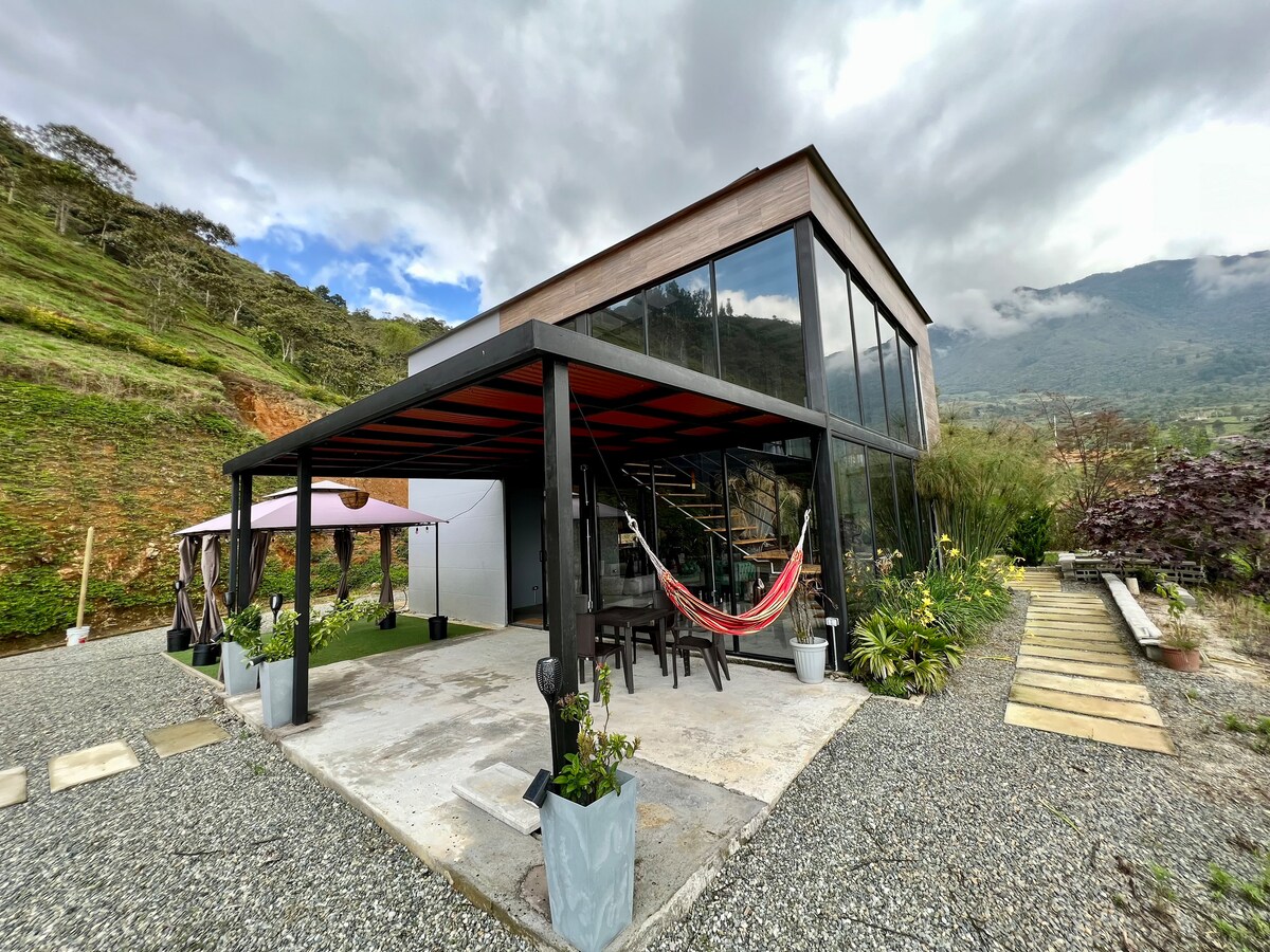 Casa en la colina en Medellín para una pareja