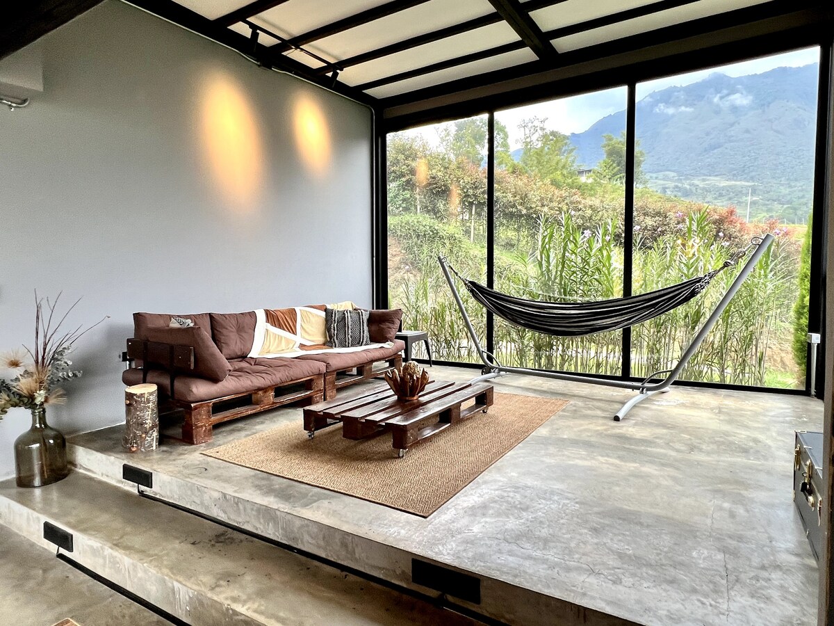 Casa en la colina en Medellín para una pareja