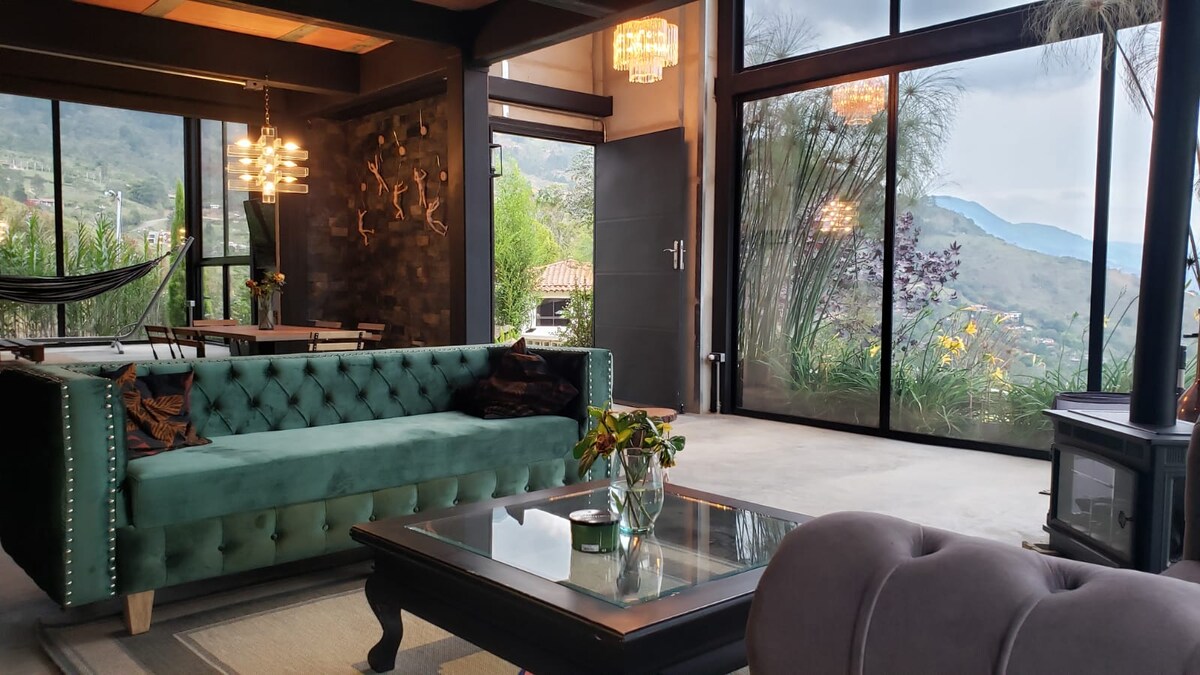 Casa en la colina en Medellín para una pareja