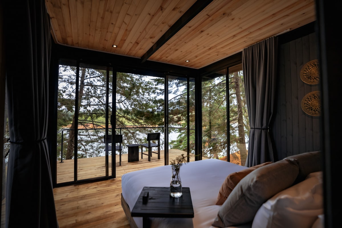 Cabaña privada con jacuzzi y vista al lago | Servicio de hotel