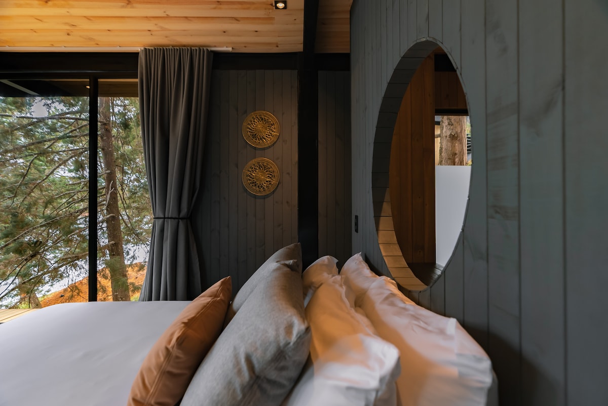 Cabaña privada con jacuzzi y vista al lago | Servicio de hotel
