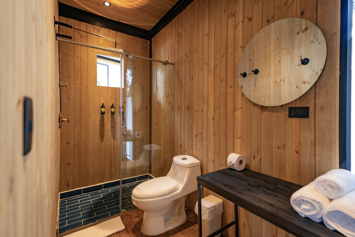 Cabaña privada con jacuzzi y vista al lago | Servicio de hotel