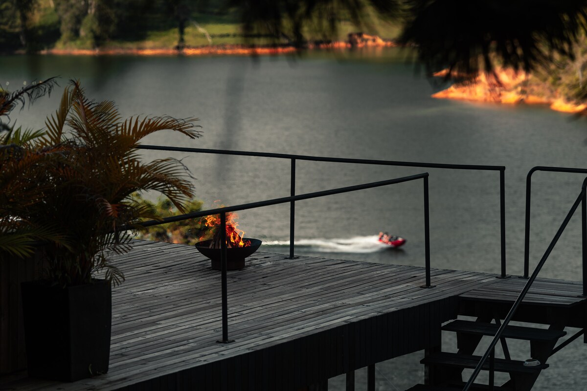 Cabaña privada con jacuzzi y vista al lago | Servicio de hotel