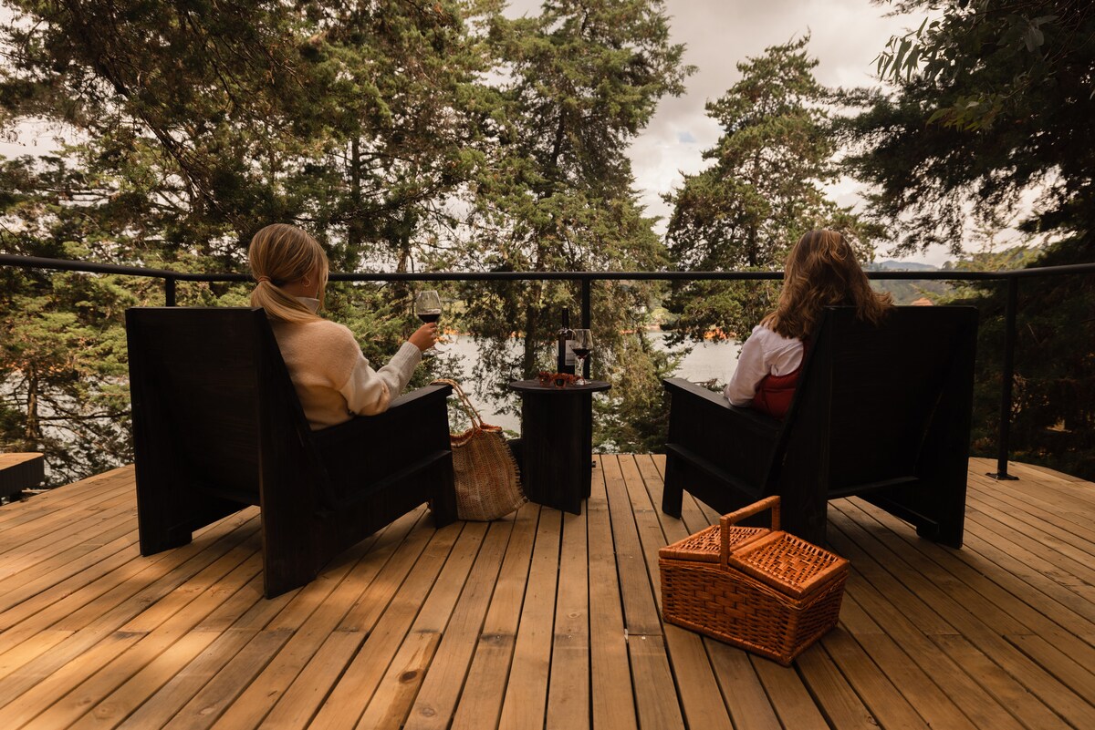 Cabaña privada con jacuzzi y vista al lago | Servicio de hotel
