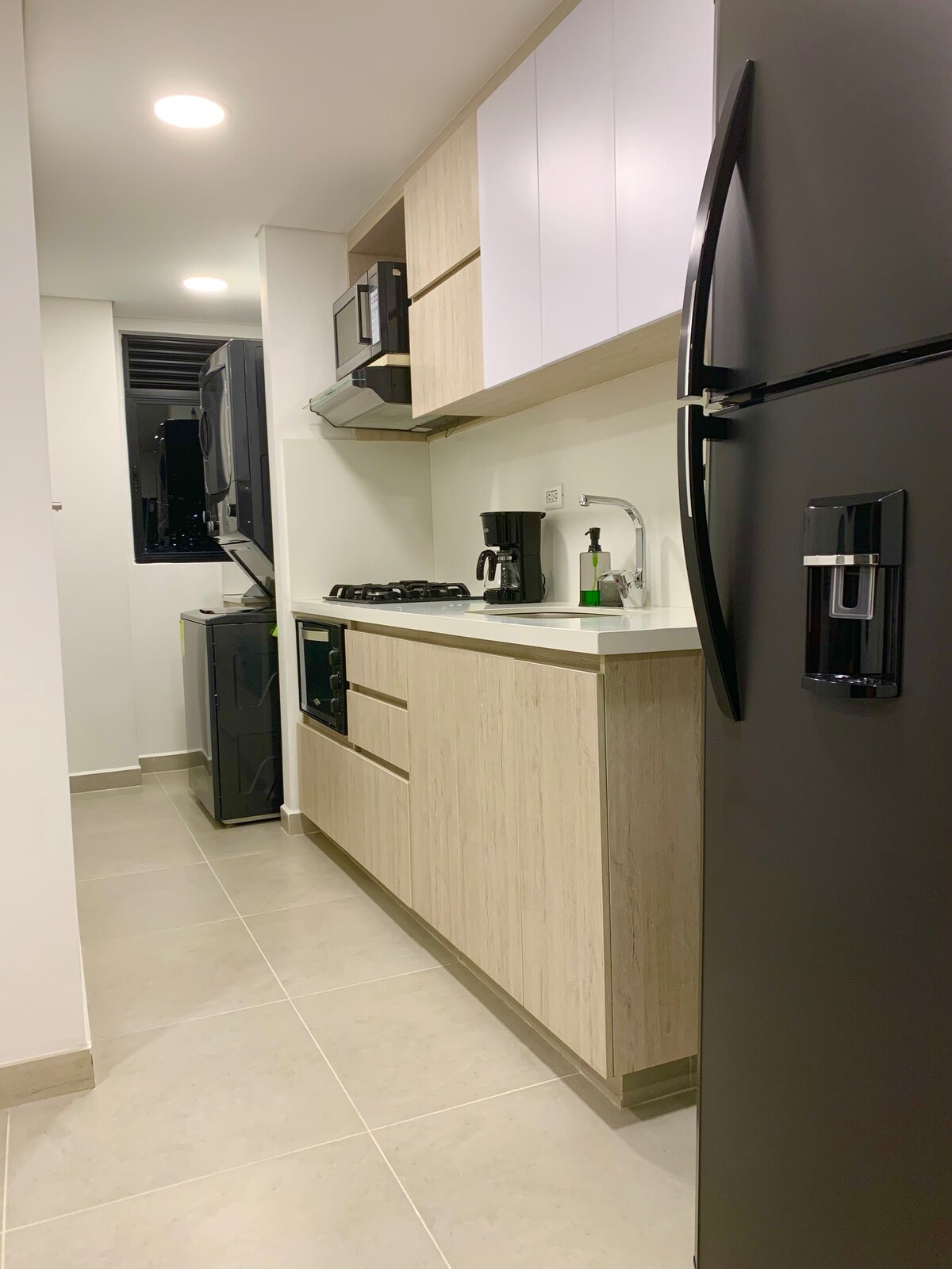 Apartamento nuevo y contemporáneo