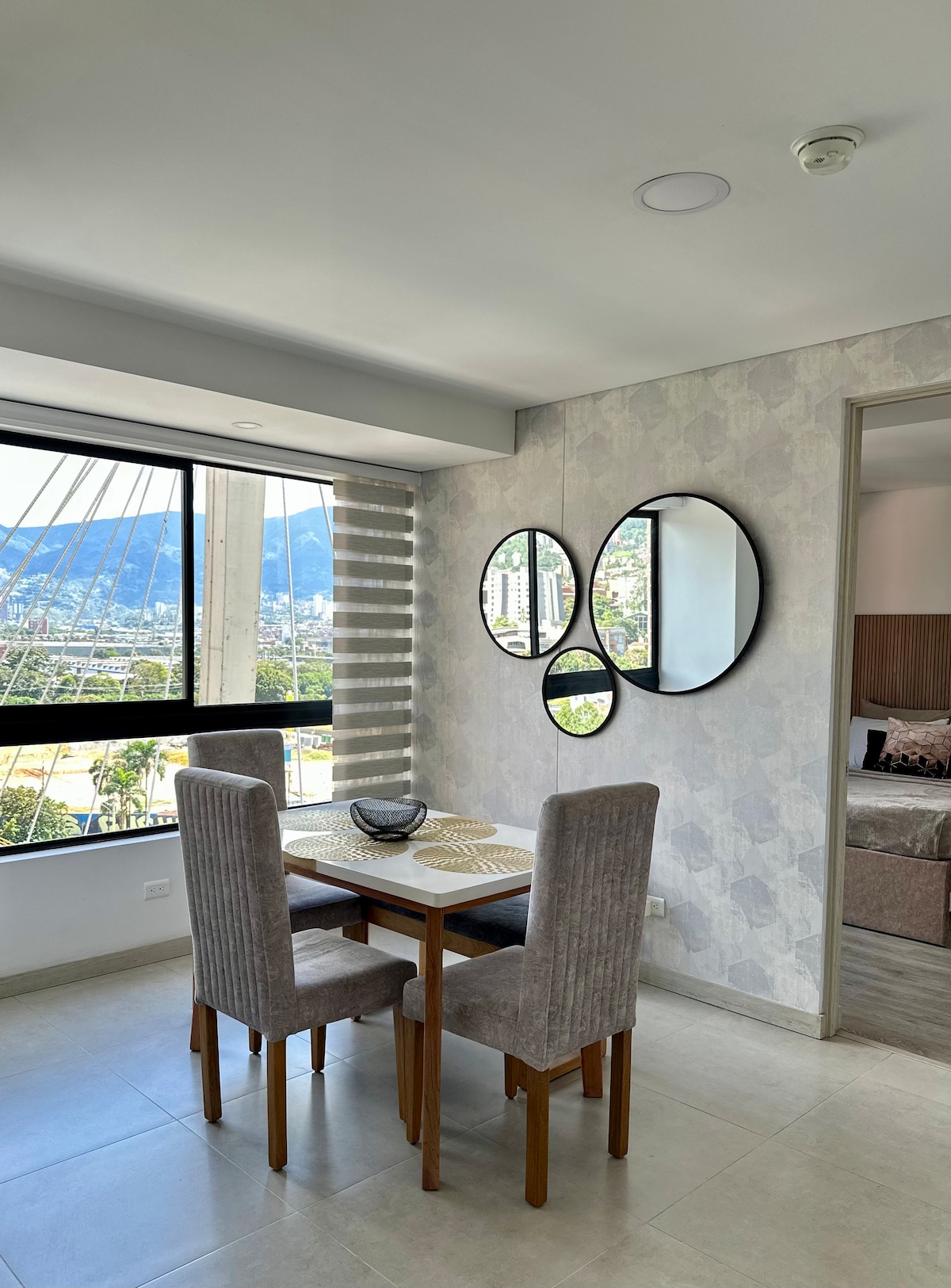 Apartamento nuevo y contemporáneo