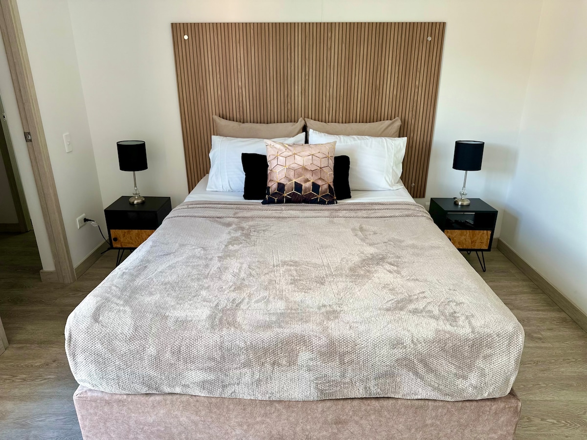 Apartamento nuevo y contemporáneo