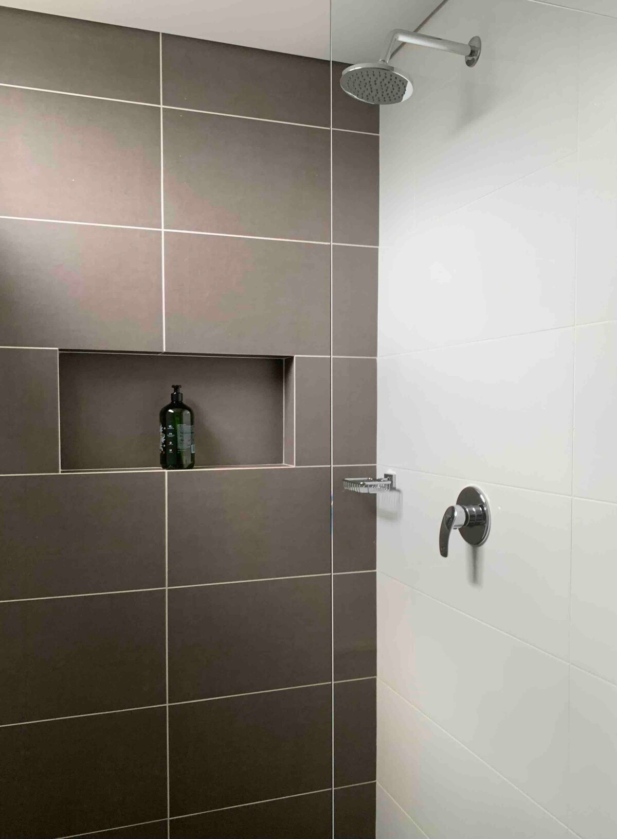 Apartamento nuevo y contemporáneo