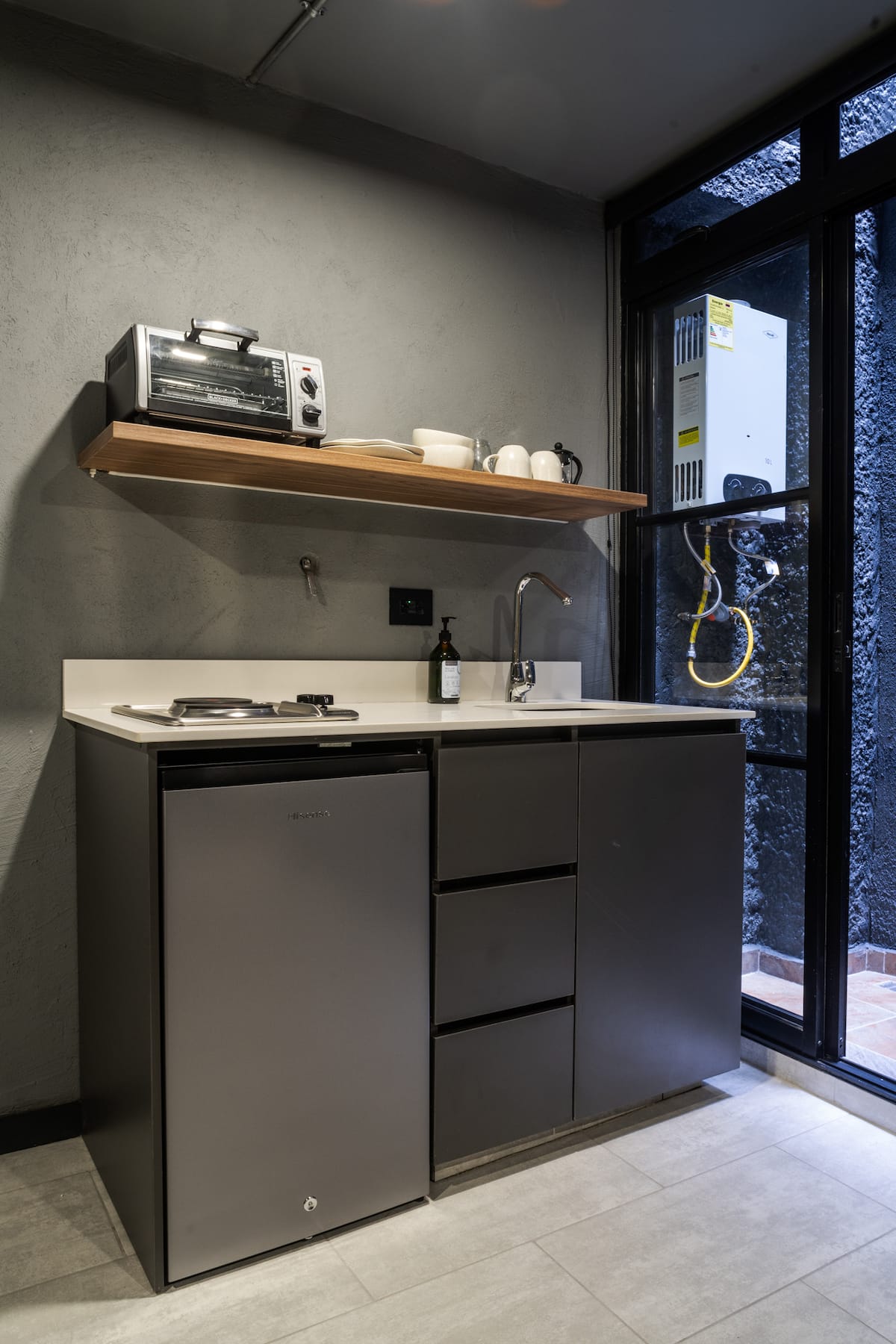 Estudio, wifi rápido y llegada autónoma 24/7