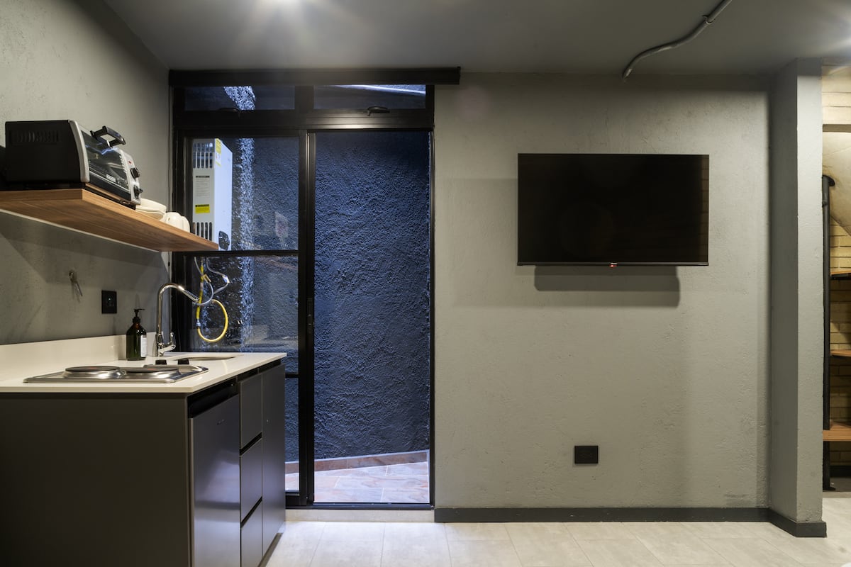 Estudio, wifi rápido y llegada autónoma 24/7